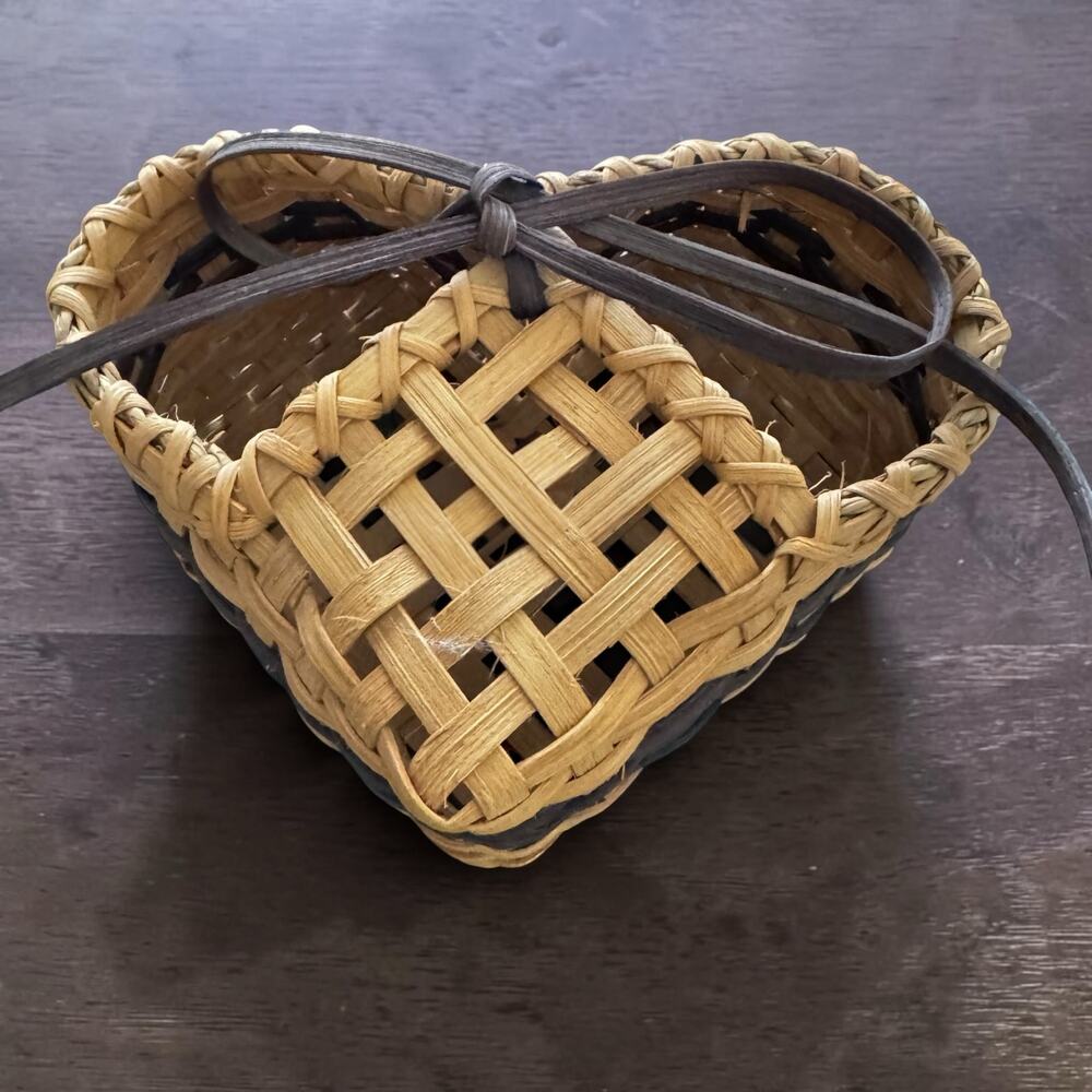 Vintage Handmade Heart Shaped Wicker Wall Basket Pocket Two-Tone Navy